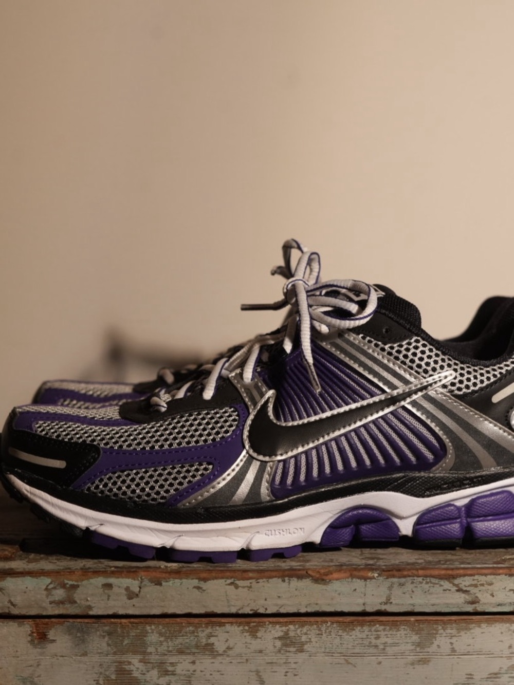 Nike Zoom Vomero 5 – Metallic Silver/Black/Purple sz 11 m